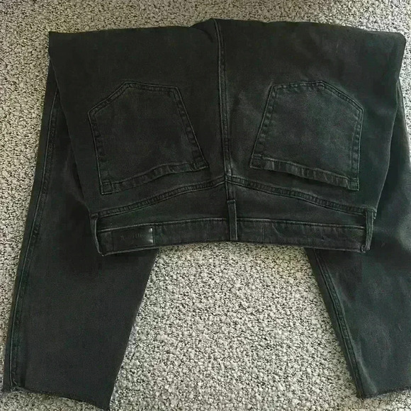 Hollister Ultra High-rise mom jean - Picture 3 of 4